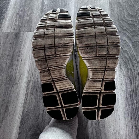 NIKE Free Run 5.0 Womens Size 9.5 Running Shoes Grey Green White - Picture 4 of 6